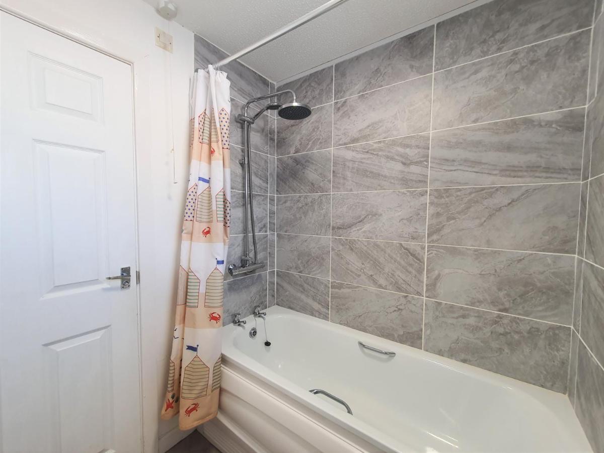 Thesiger Court Apartments - Free Private Parking - By Property Promise Cardiff Eksteriør billede