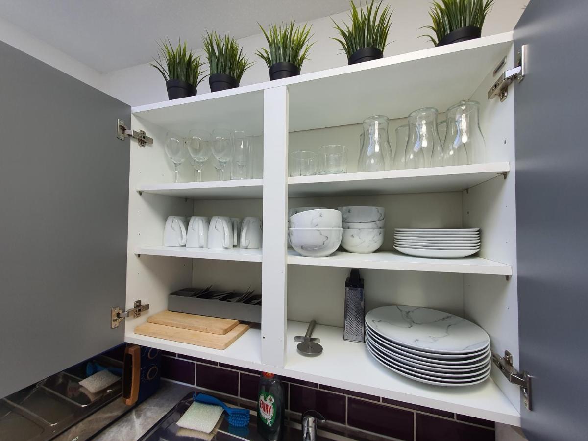 Thesiger Court Apartments - Free Private Parking - By Property Promise Cardiff Eksteriør billede