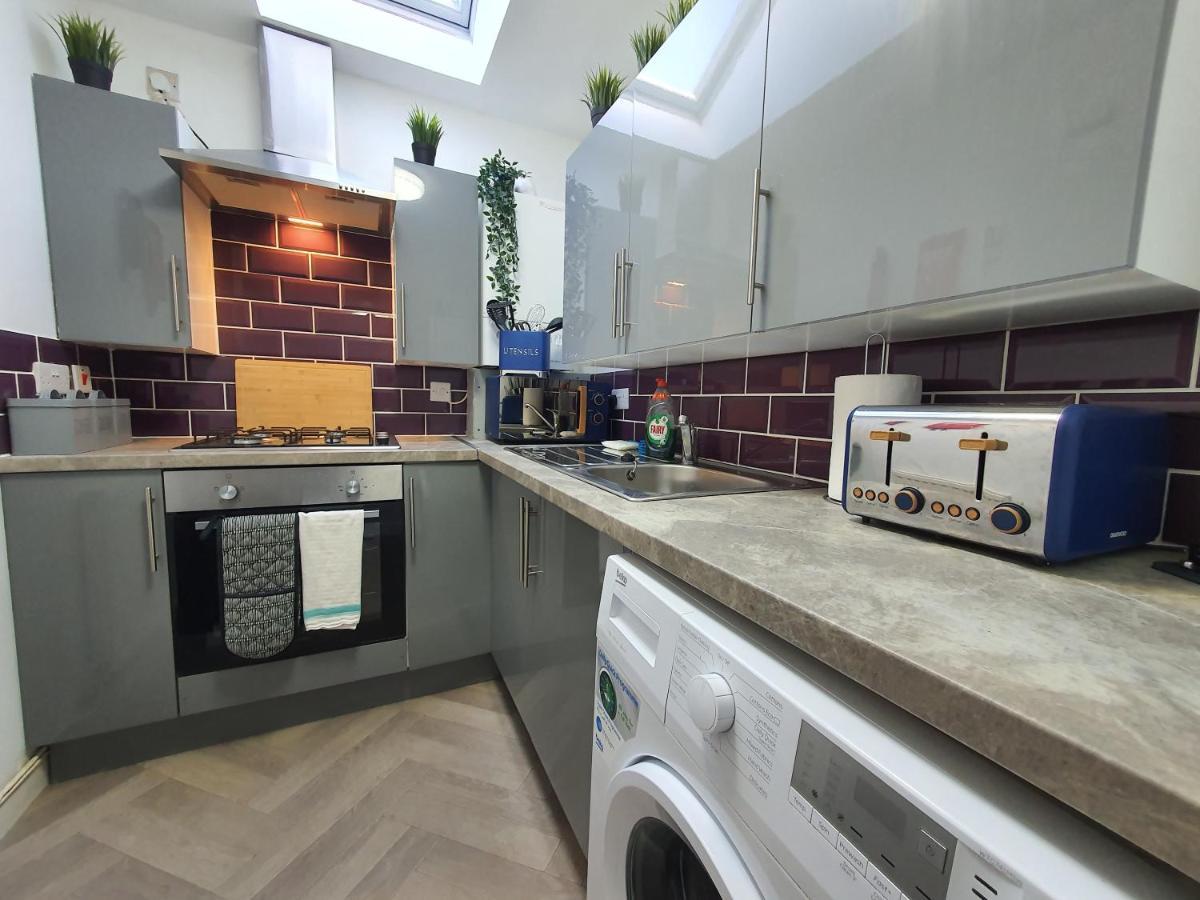Thesiger Court Apartments - Free Private Parking - By Property Promise Cardiff Eksteriør billede