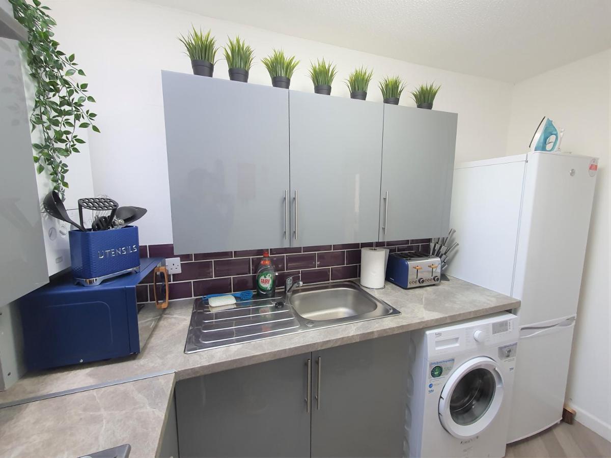 Thesiger Court Apartments - Free Private Parking - By Property Promise Cardiff Eksteriør billede